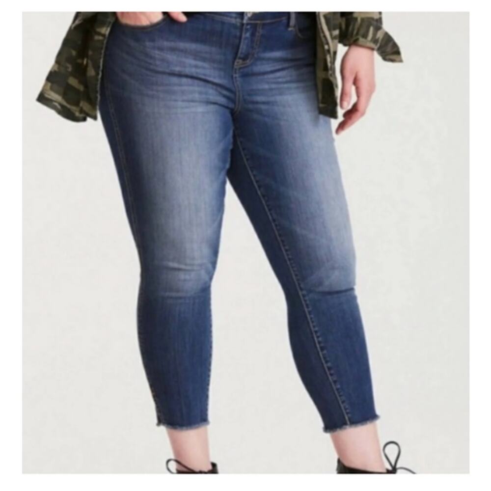 Torrid Boyfriend Jeans Women Plus 26 Blue Raw Hem Stretch Denim Plus Size Casual